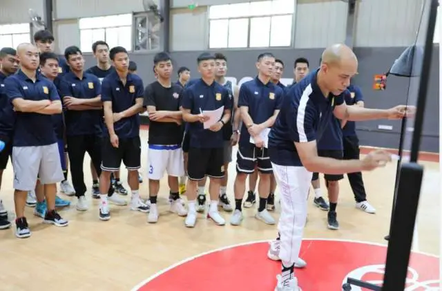 如何利用篮球青训营提升个人技术和团队协作?_0